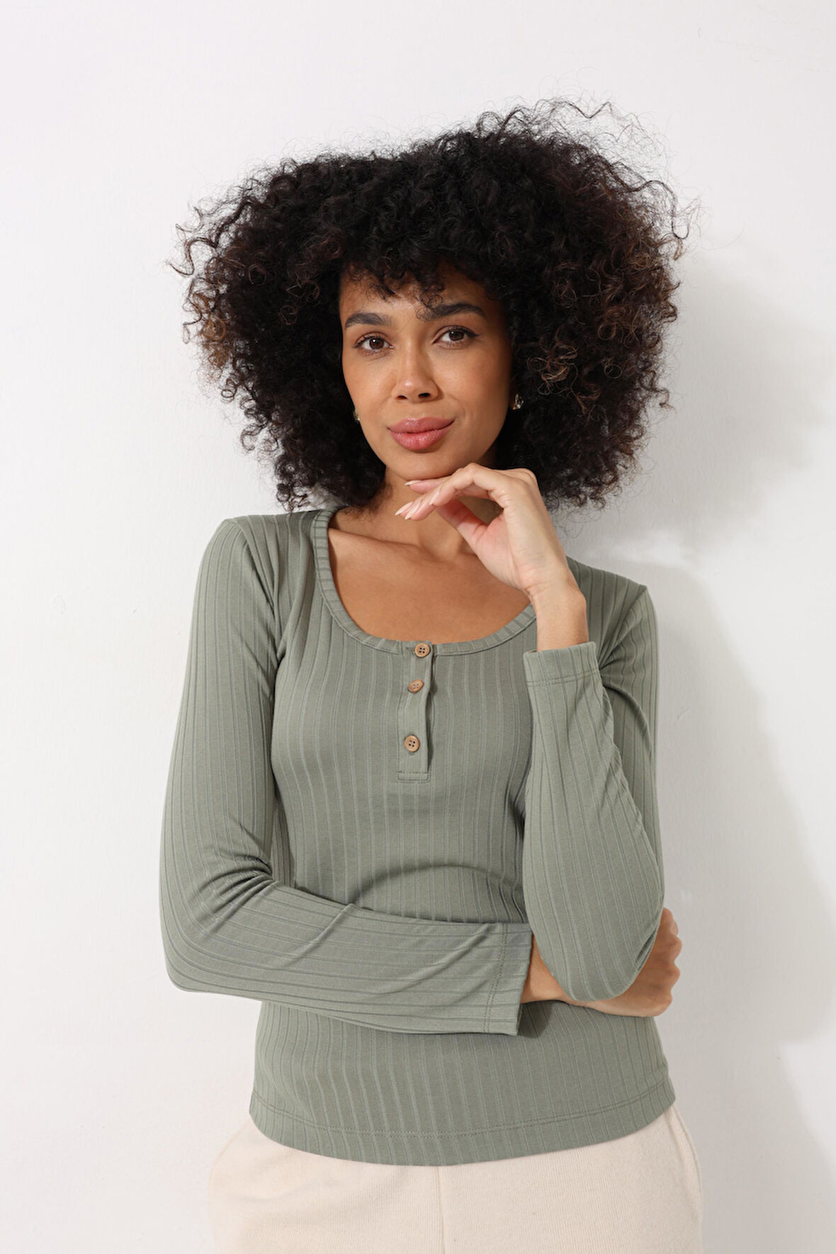 Yeşil Düğme Detaylı Fitilli Görünümlü Yuvalak Yaka Uzun Kollu Kadın Bluz - 2443