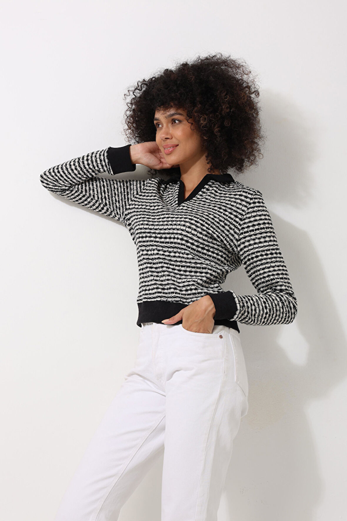 Siyah Jakarlı Örgü Desenli Polo Yaka Uzun Kollu Kadın Bluz - 2445