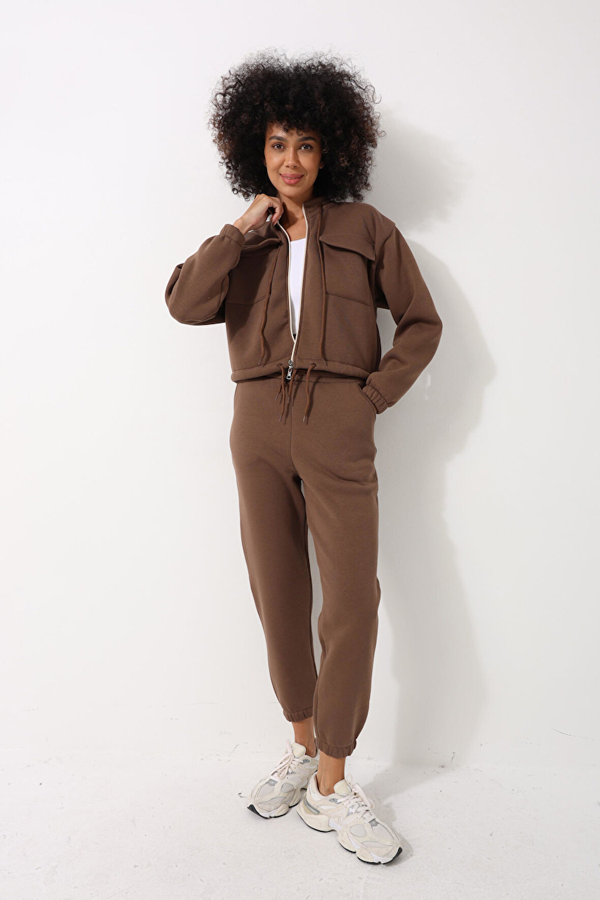 Kahverengi Yüksek Yaka Crop Ceketli Jogger Pantolonlu Kadın Eşofman İkili Takım - 2455