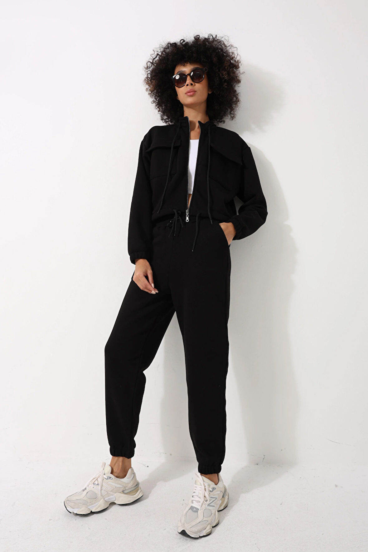 Siyah Yüksek Yaka Crop Ceketli Jogger Pantolonlu Kadın Eşofman İkili Takım - 2455