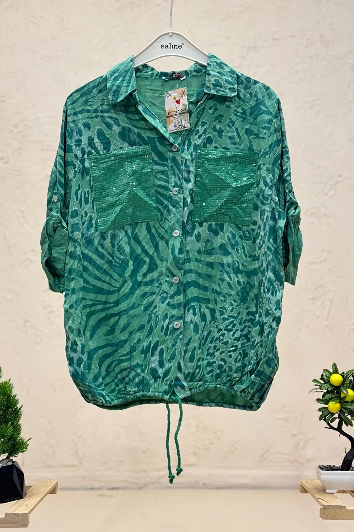 Batik Leopar Desen Pul Detaylı Vual Gömlek