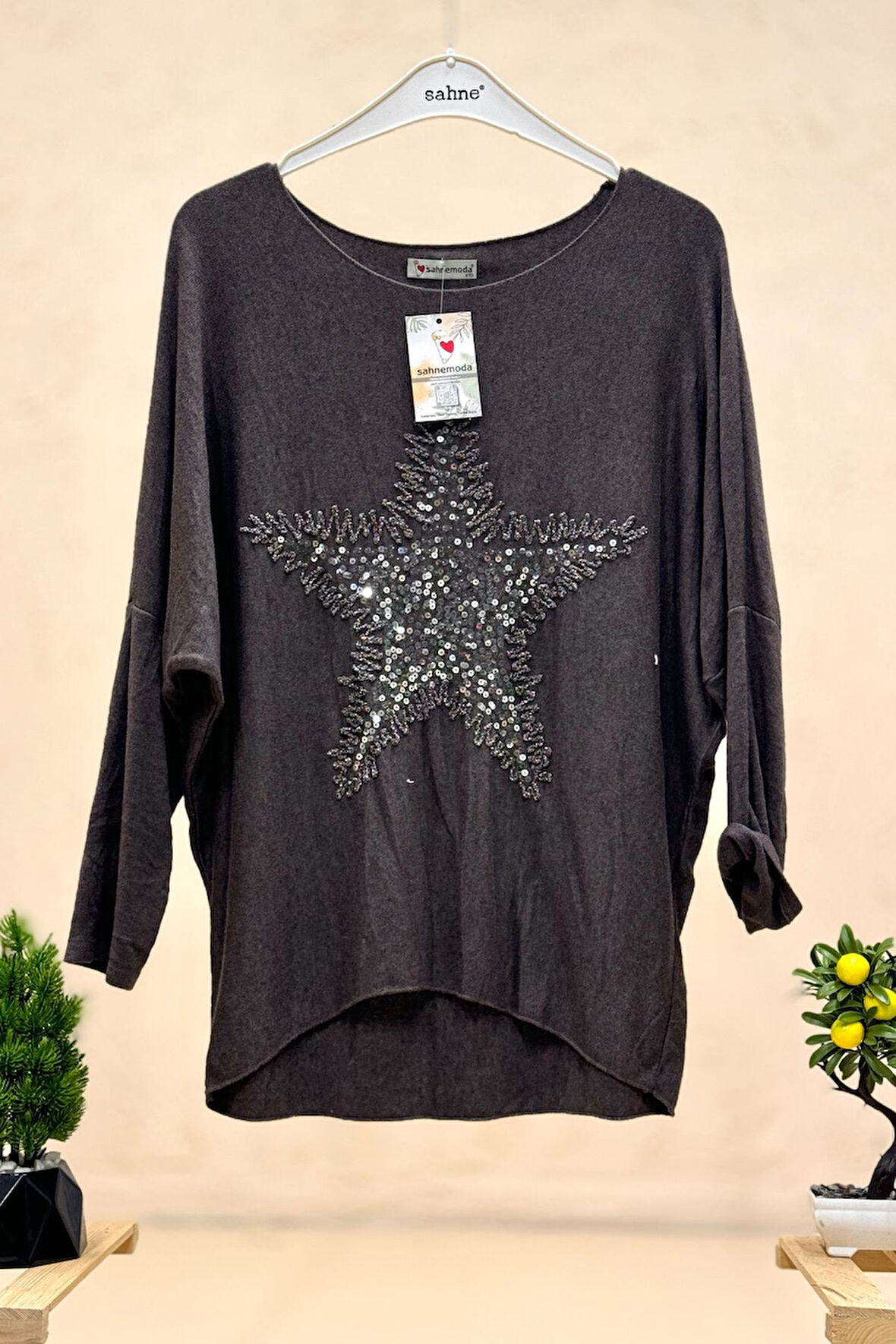 Yıldız Pullu Kayık Yaka Oversize İthal Bluz