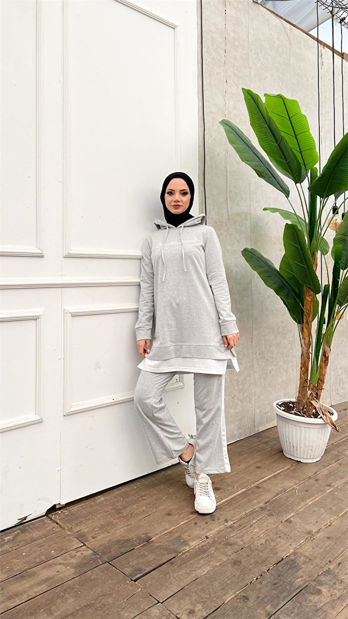 Yazı Baskılı Garni Detaylı Kapşonlu Kısa Sweat Pantolon İkili Tesettür Eşofman Takımı - 03080.008 - Gri