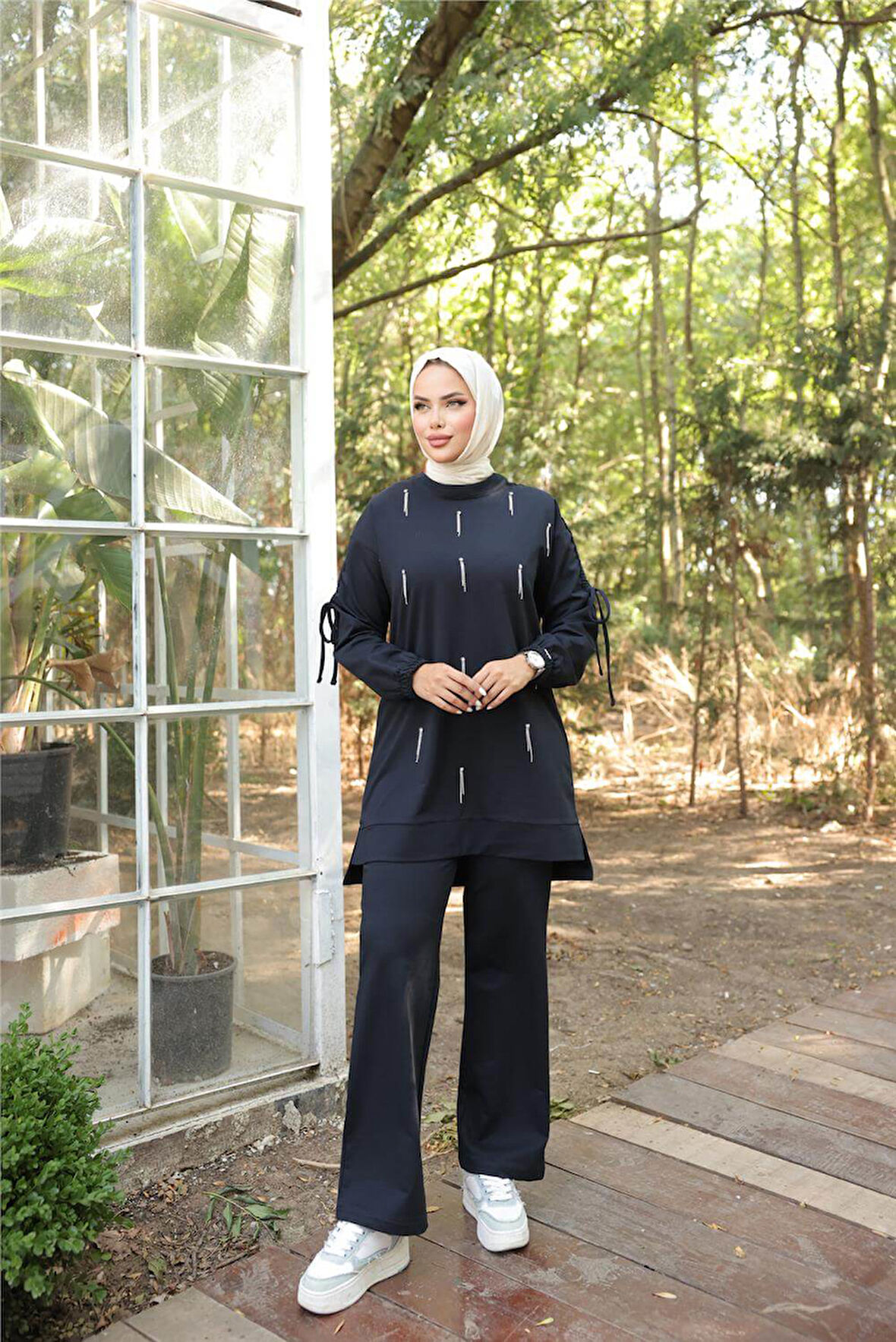 O Yaka Koldan Bağcıklı Taş Detaylı İkili Tesettür Eşofman Takımı - 71208.015 - Lacivert