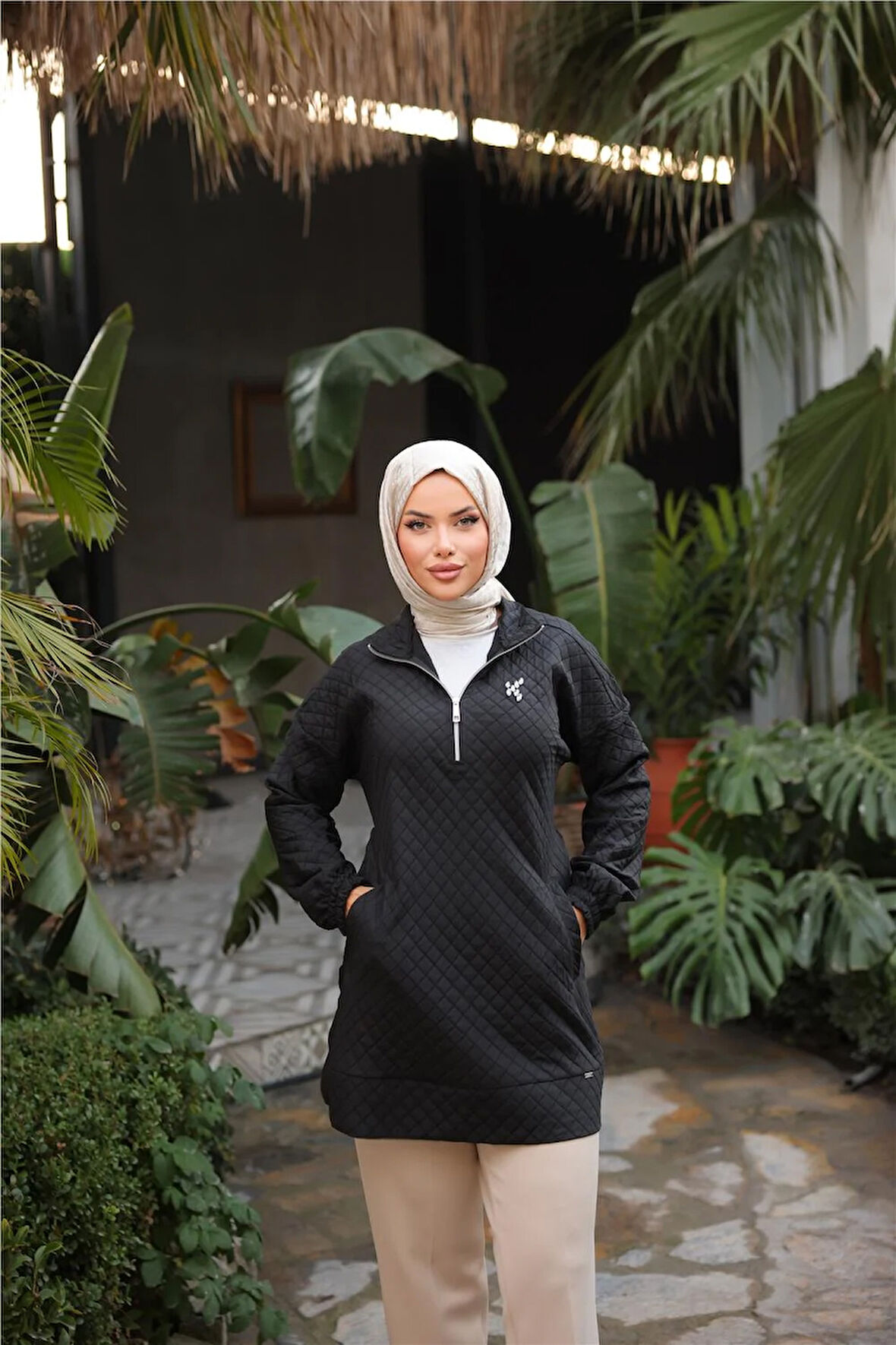 Kısa Fermuarlı Yaka Kapitone Şık Spor Sweat - 71227.003 - Siyah