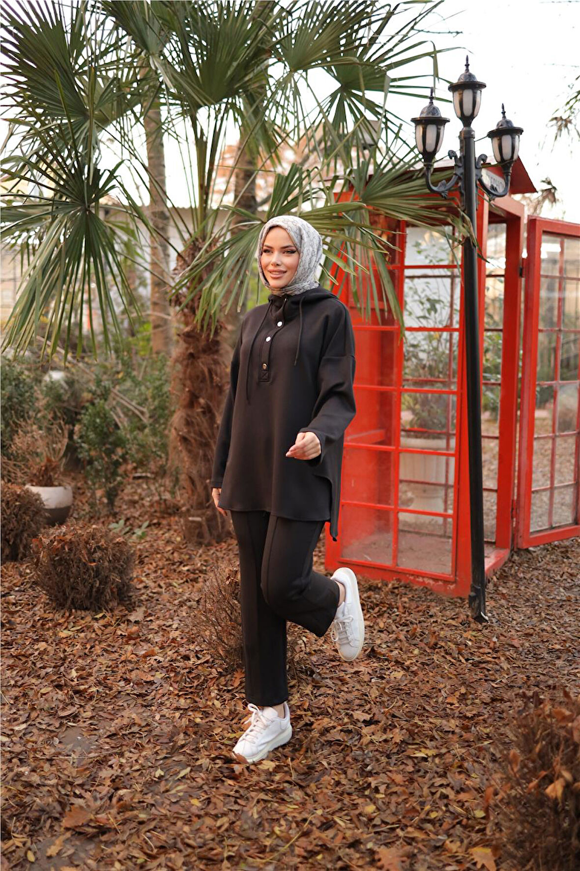 Kapşonlu Yarım Çıtçıtlı Kısa İkili Tesettür Eşofman Takımı - 71234.003 - Siyah