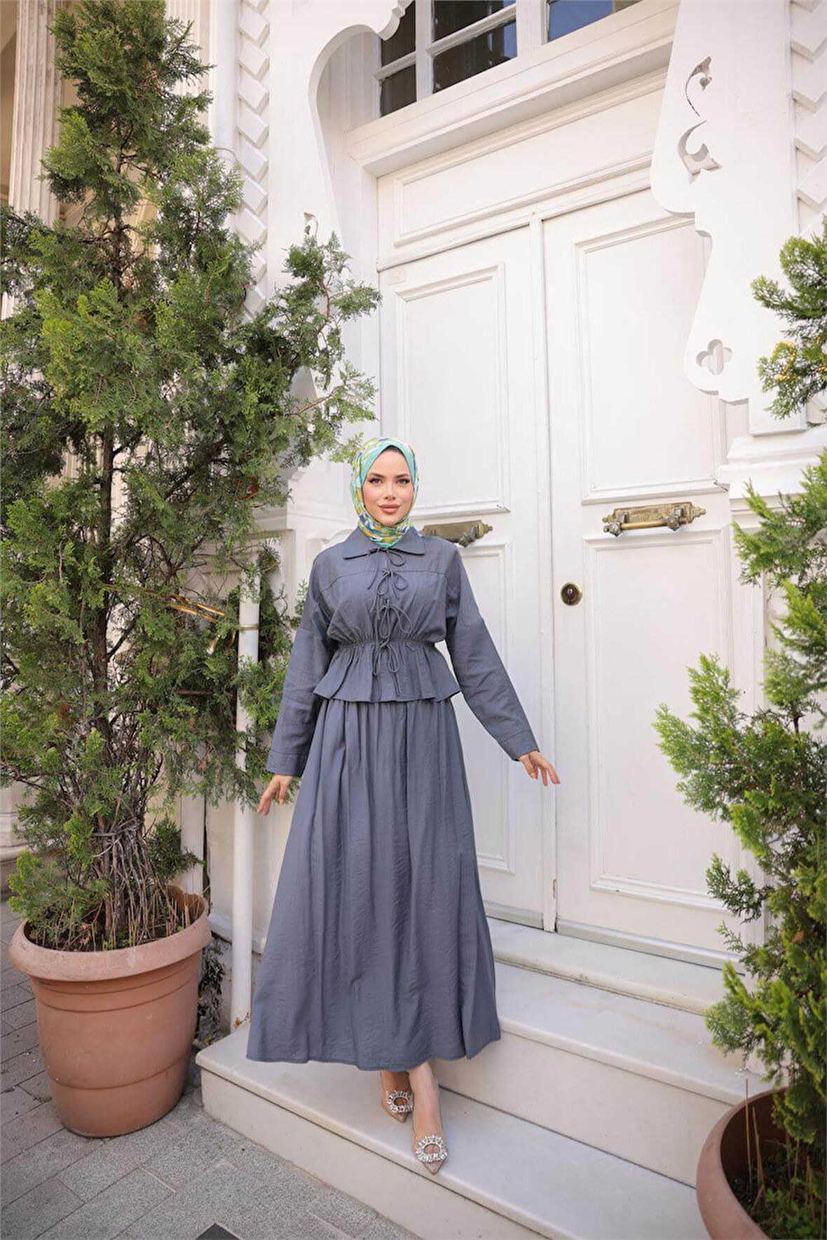 Gömlek Yaka Büzgülü, Bağcıklı Kısa Tunik Dökümlü Etek Takımı - (38-46) - 71291 - Füme