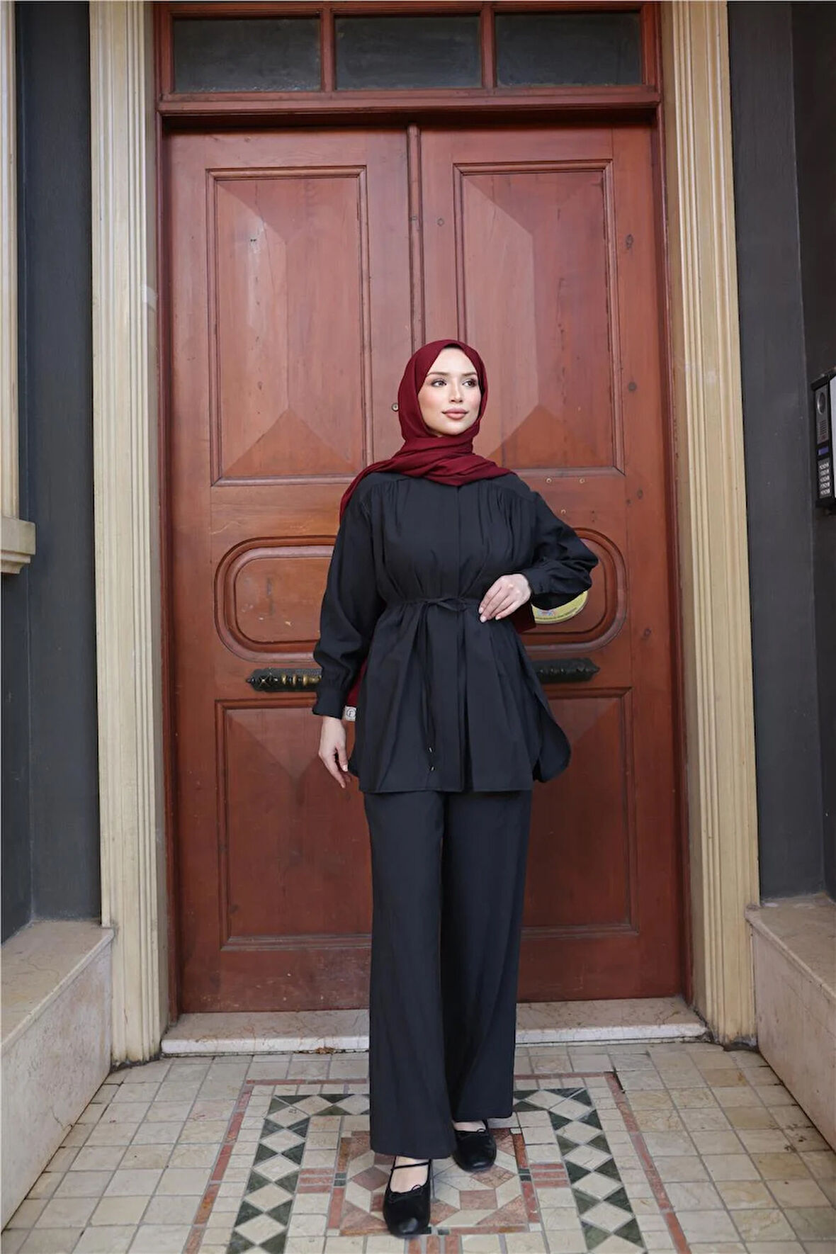 Belden Bağcıklı Büzgülü Kısa Tunik İkili Tesettür Eşofman Takımı - (38-46) - 71298 - Siyah