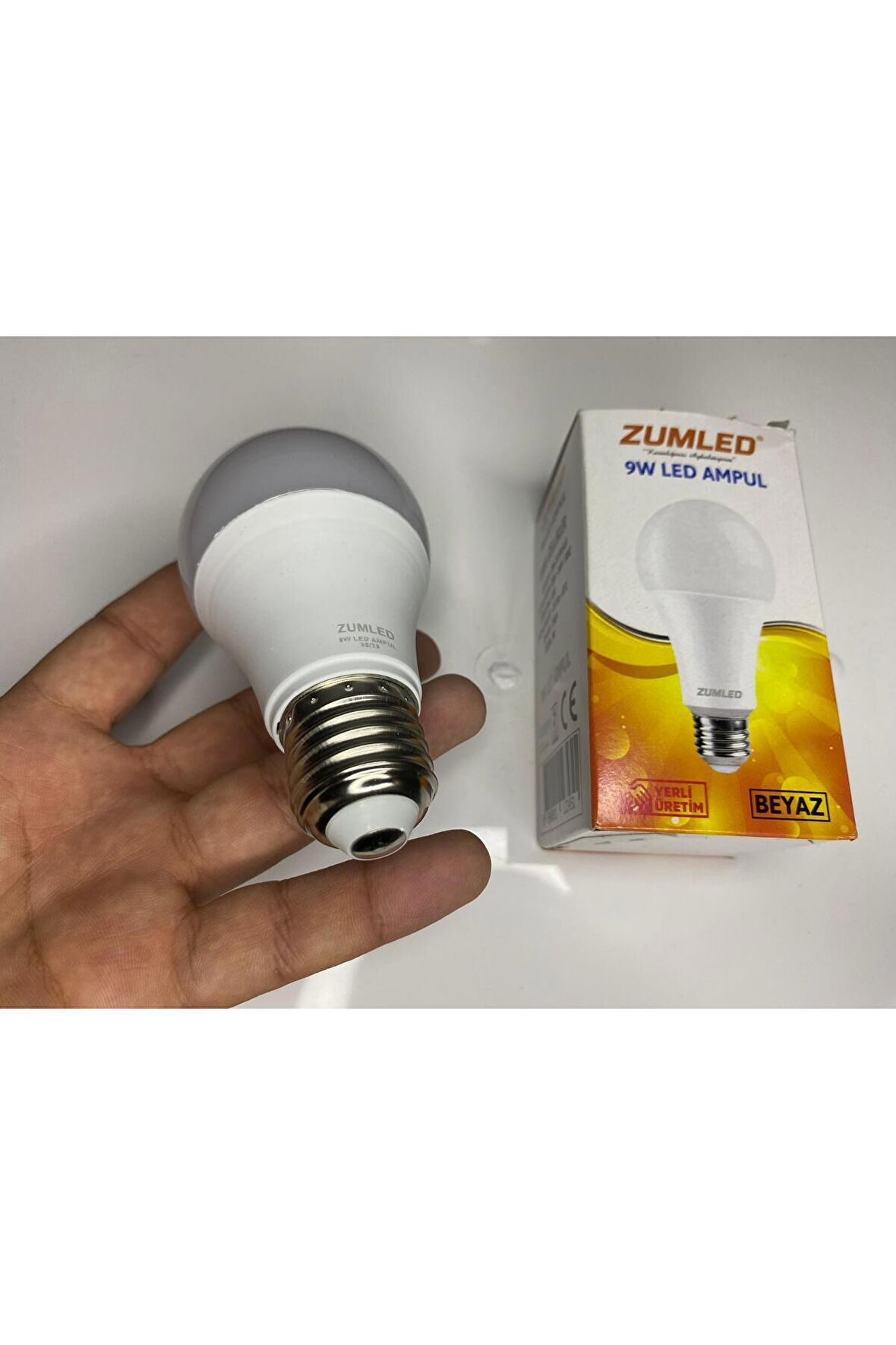 9 Watt Led Ampul Beyaz Işık 220 V - 240 V