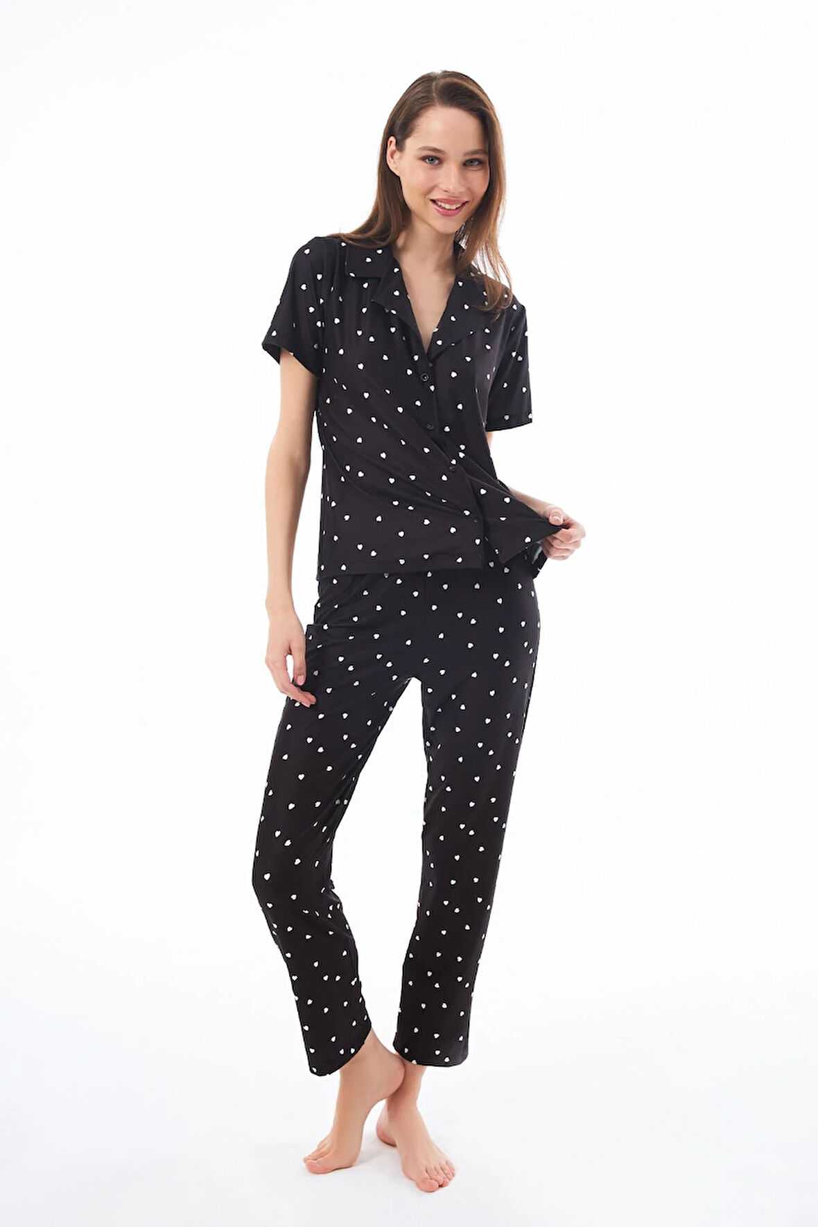 Premium Kadın Pijama Takımı Siyah Kalp Desenli Yumuşak Dokulu Kısa Kollu Gömlek Yaka