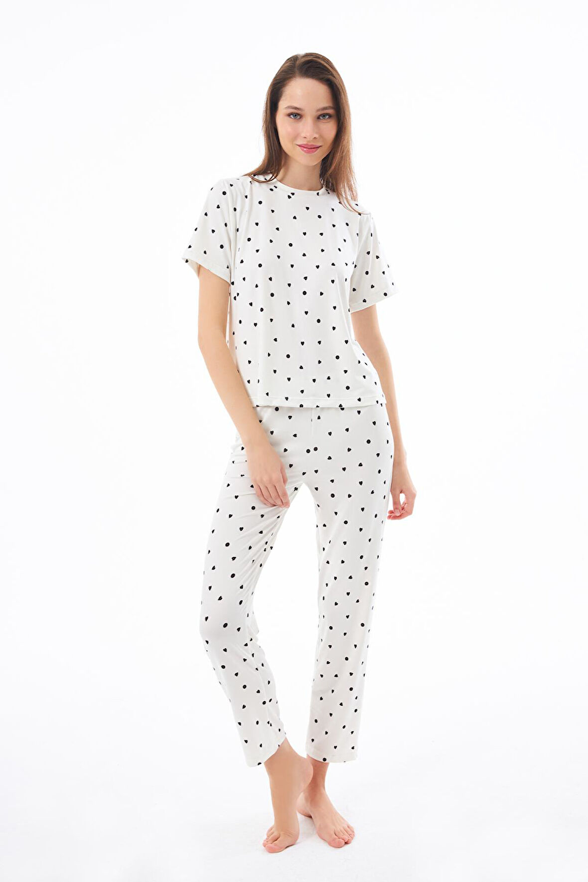 Premium Kadın Pijama Takımı Krem Kalp Desenli Yumuşak Dokulu Kısa Kollu Bisiklet Yaka