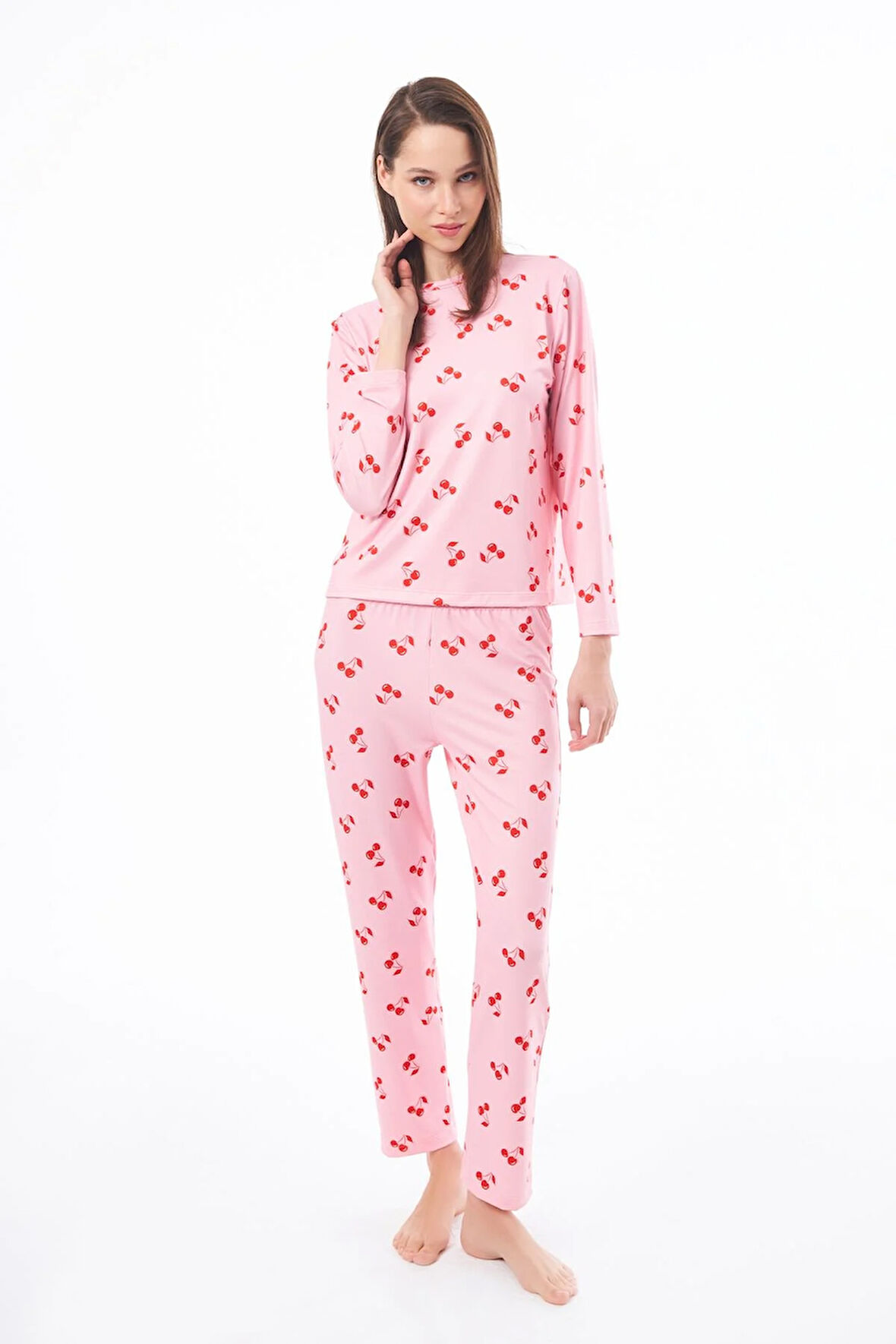 Premium Kadın Pijama Takımı Kiraz Desenli Yumuşak Dokulu Bisiklet Yaka Uzun Kollu