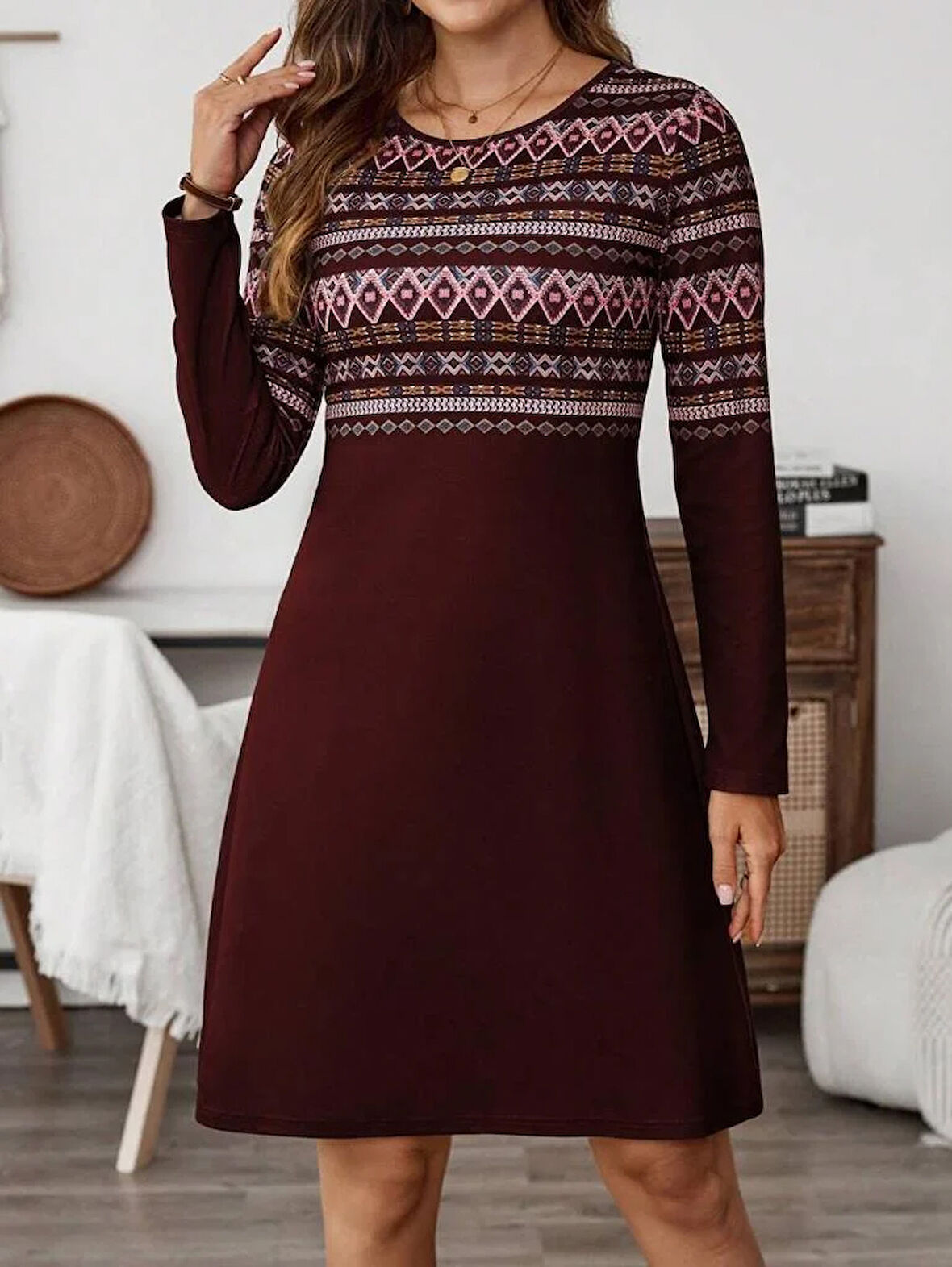 Kadın Uzun Kollu Bisiklet Yaka Etnik Desenli Kısa şardonlu Dalgıç Elbise