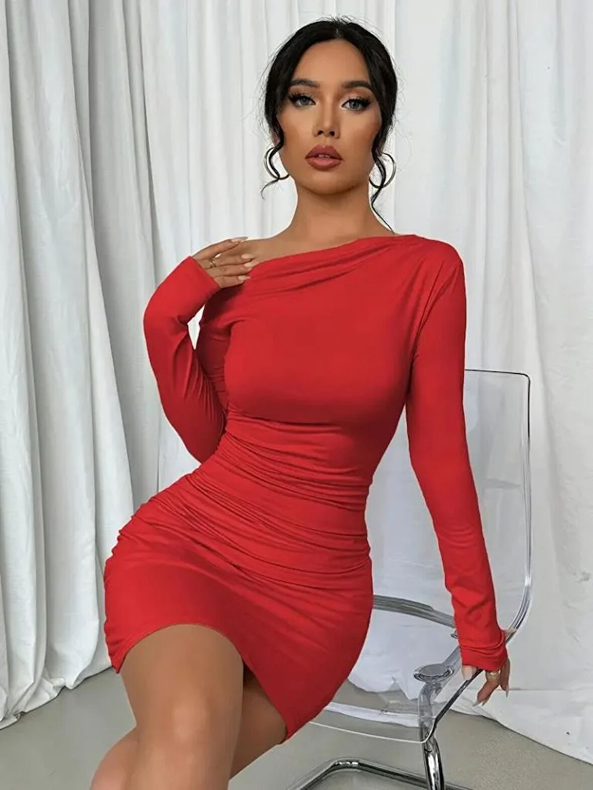 Kadın Uzun Kollu Tek Omuzu Açık Yanlardan Büzgülü Kısa Sandy Elbise