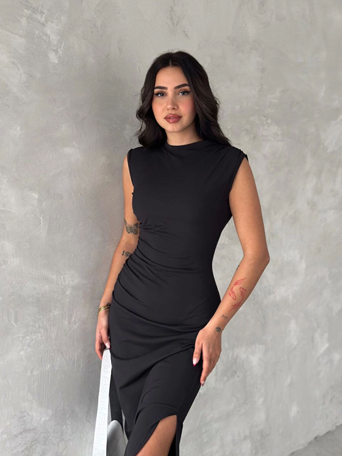 Kolsuz Yırtmaçlı Uzun Maxı Boy Elbise - Siyah