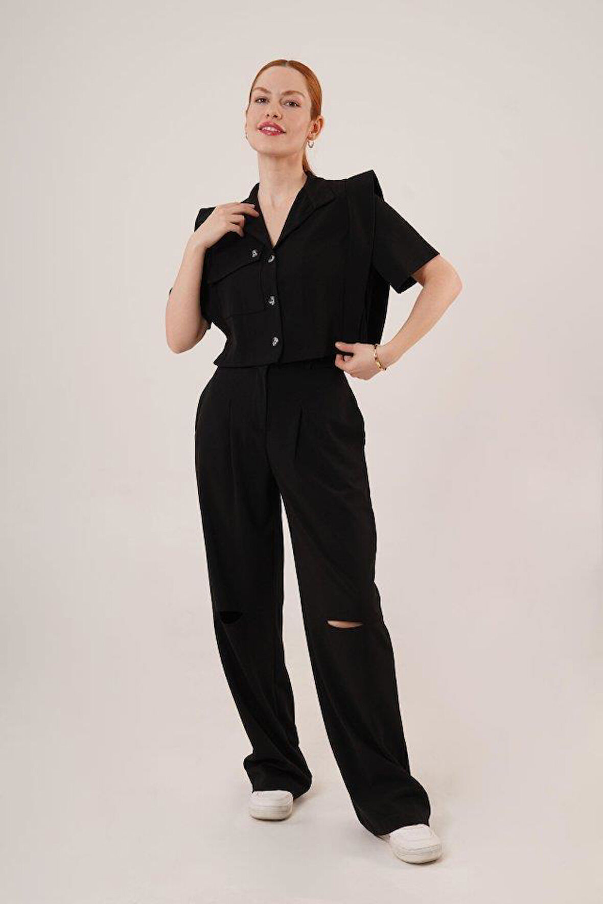 Cepli Düğmeli Bluz Ve Diz Detaylı Pantolon Siyah İkili Takım