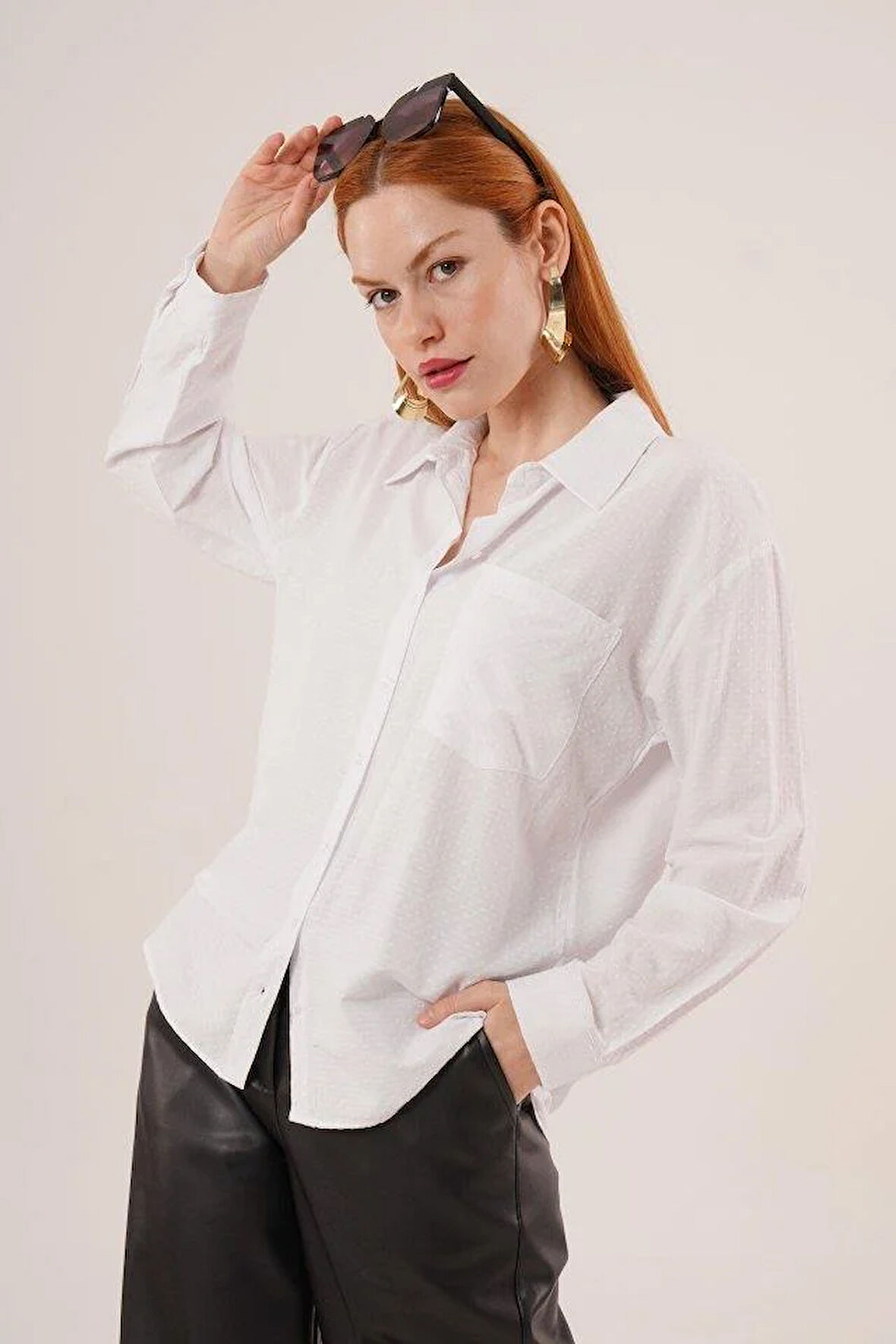 Desenli Tek Cepli Klasik Kesim Düğmeli Beyaz Gömlek