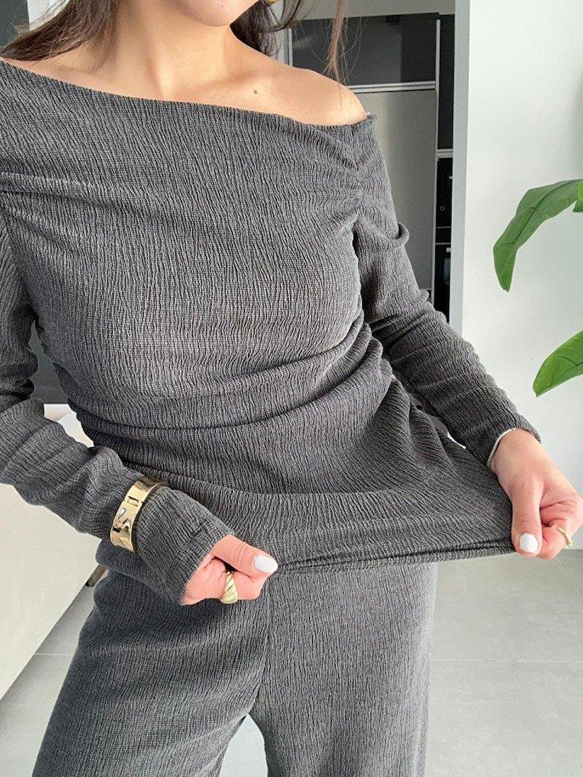 Kadın Kayık Yaka Yanı Büzgülü Omuz Dekolteli Bluz Vesalaş Ispanyol Paça Pantolon Ikili Takım