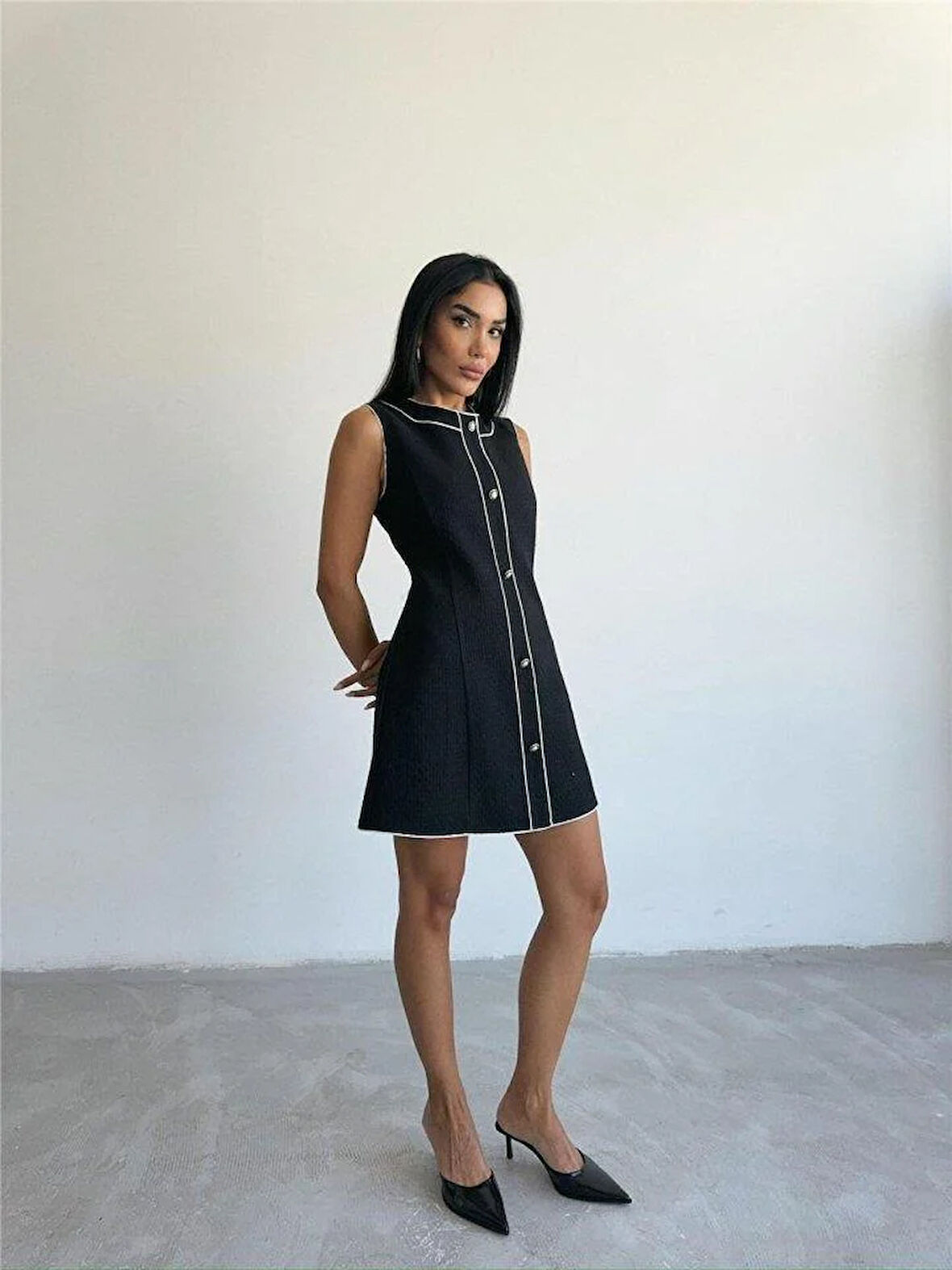 CHANEL KUMAŞ KISA ÖNDEN DÜĞMELİ ELBİSE - Siyah