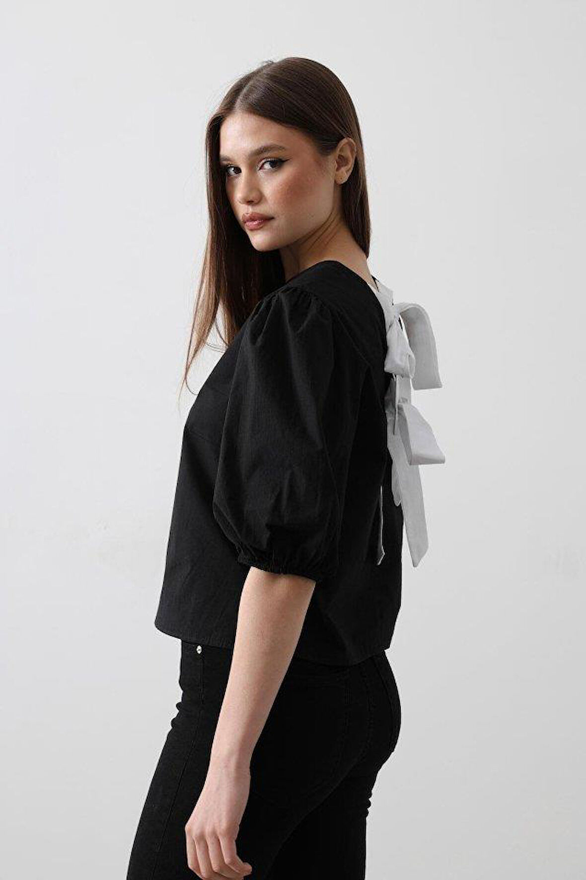 Sırtı Fiyonk Bağlamalı Bluz - Siyah