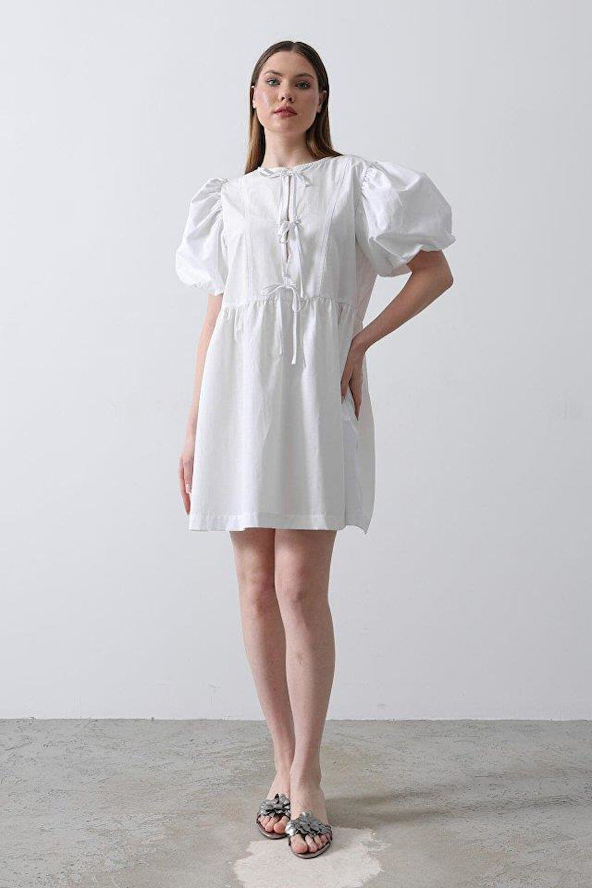 Balon Kol Kurdale Detaylı Elbise - Beyaz