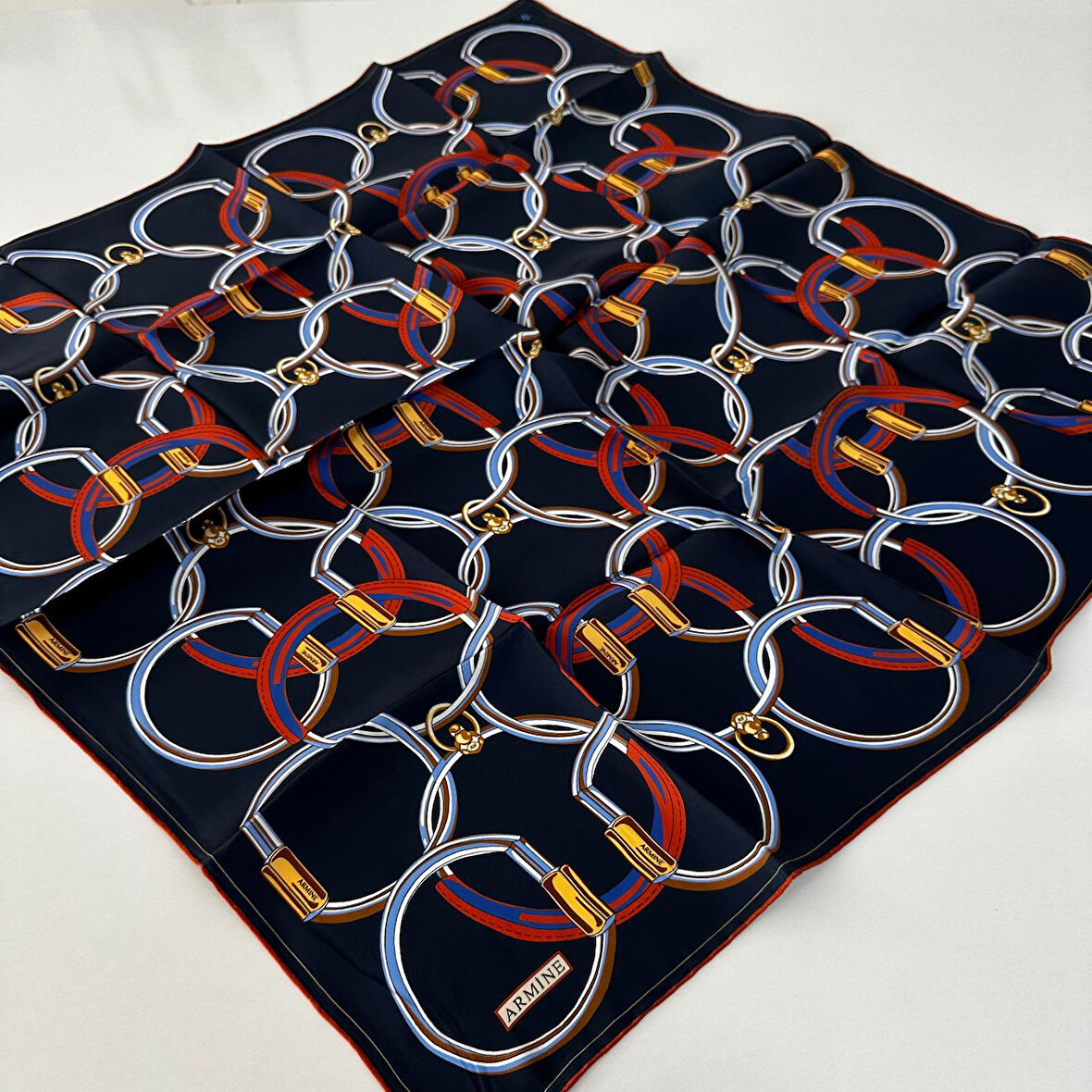 Armine Sura Saf İpek Eşarp 24-25 Sonbahar Kış Sezonu PKT1107