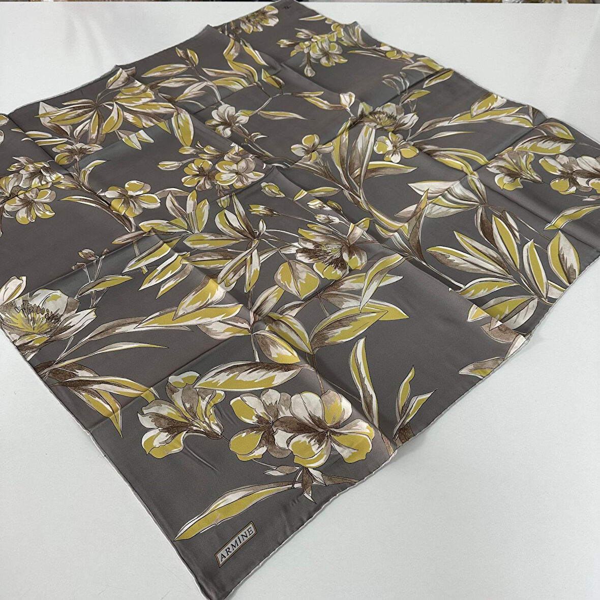 Armine Saf İpek Eşarp Sura İpek 2025 İlkbahar-Yaz Sezon PKR2104