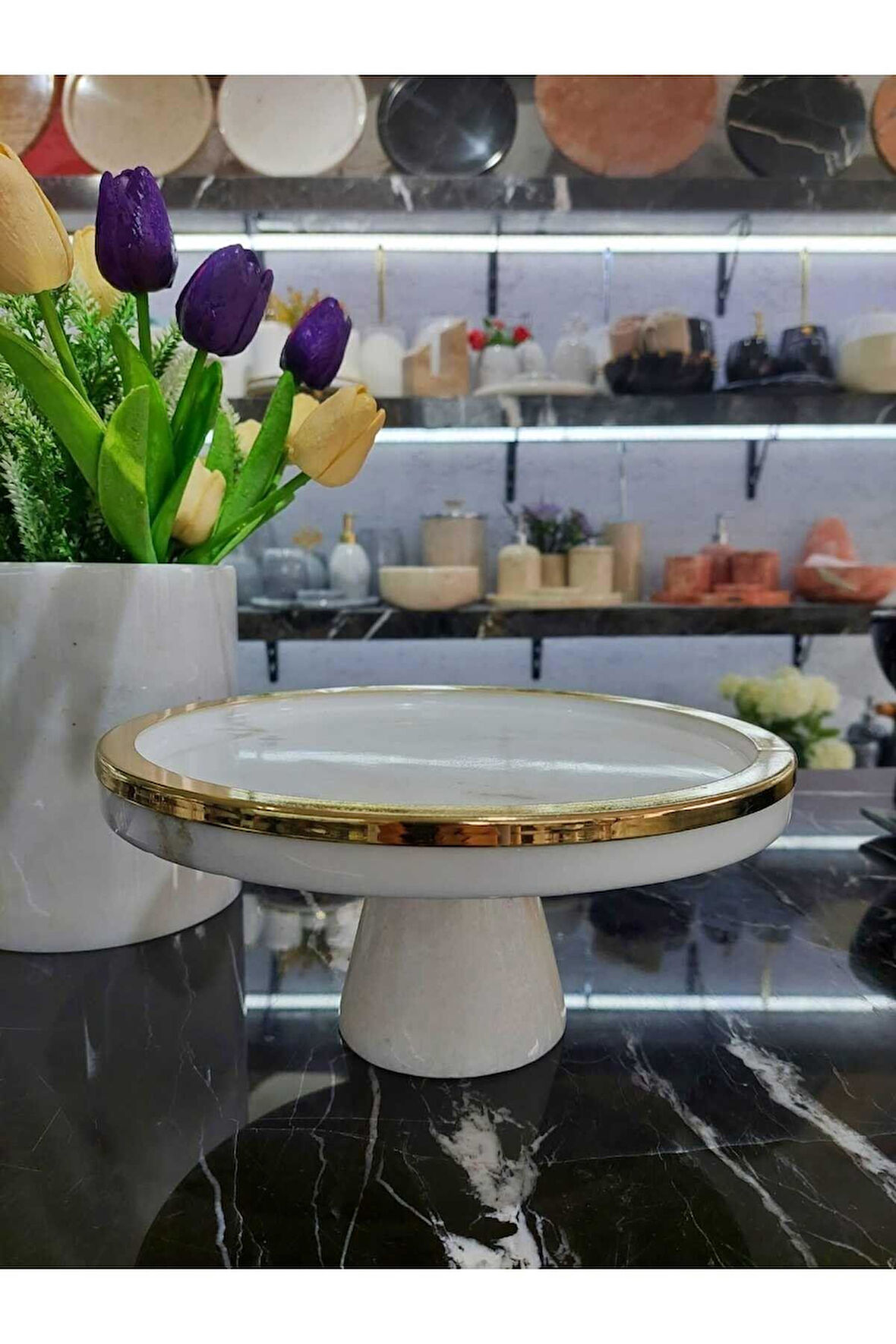 Doğal Beyaz Mermer Ayaklı - Gold Detaylı- Pasta Standı