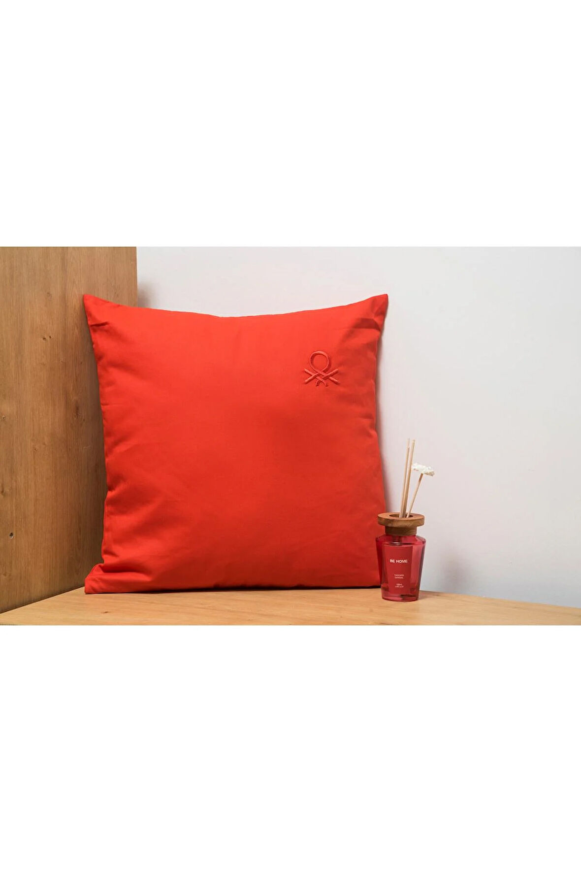 BENETTON %100 PAMUK DÜZ KIRLENT 45*45 CM (DOLU) KIRMIZI