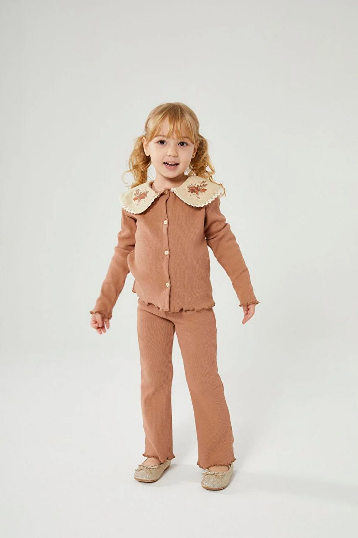 Yakası Nakışlı Fitilli Takım Kahverengi