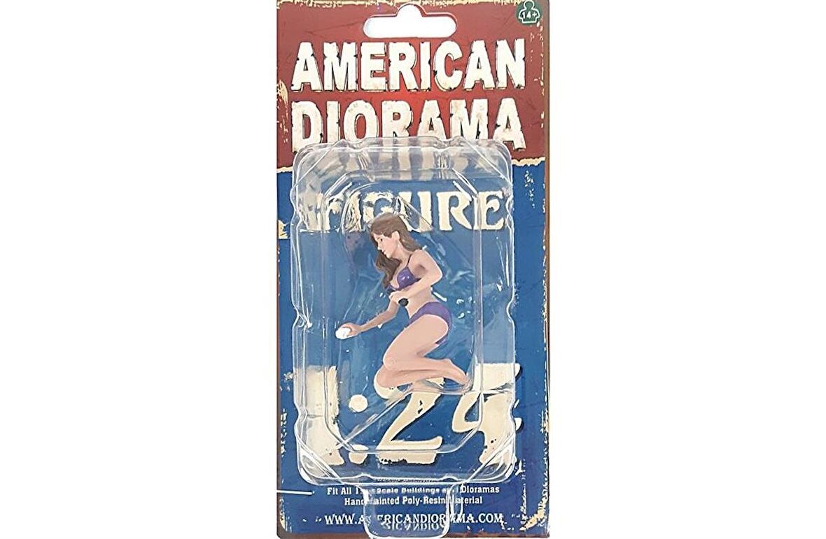 American Diorama AD76365 1/24 Ölçek Araba Yıkayan Bikinili Kız (Alisa) Sergilemeye Hazır Plastik Figürü