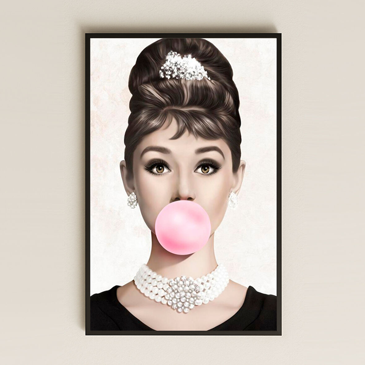 Sakız Çiğneyen Audrey Stilinde Şık Portre Şeffaf Pleksi Tablo