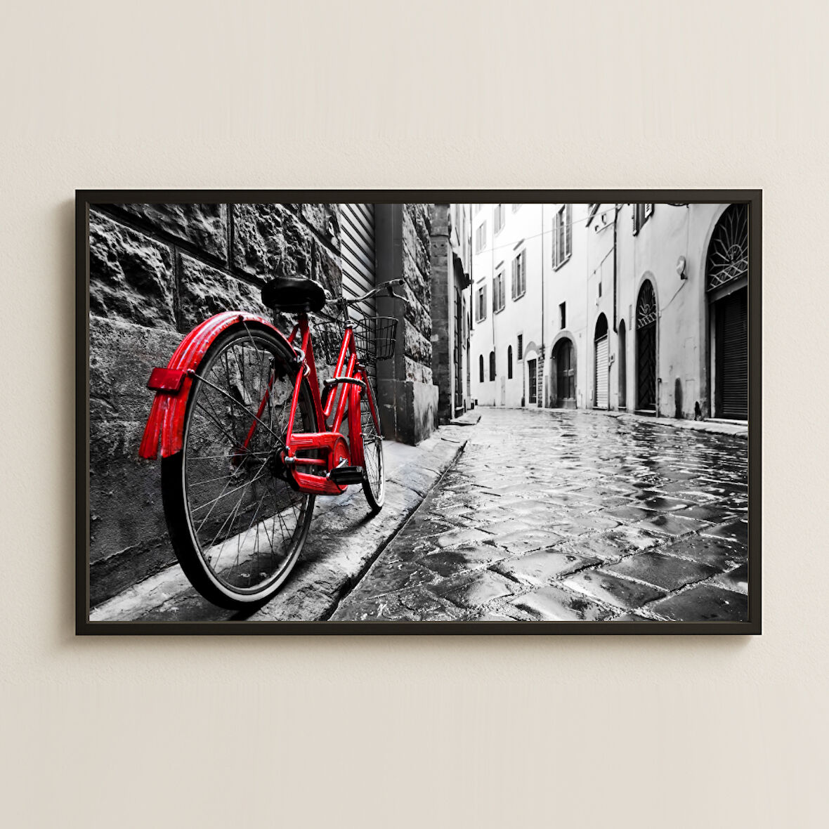 Avrupa Sokaklarında Kırmızı Bisiklet Temalı Pleksi Tablo