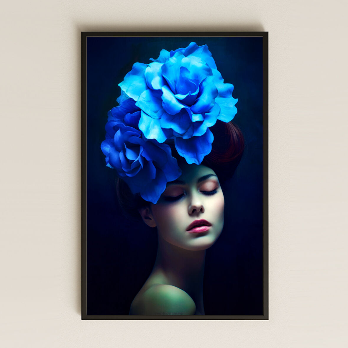 Mavi Güllerle Bezenmiş Kadın Portresi Temalı Şiirsel Pleksi Tablo