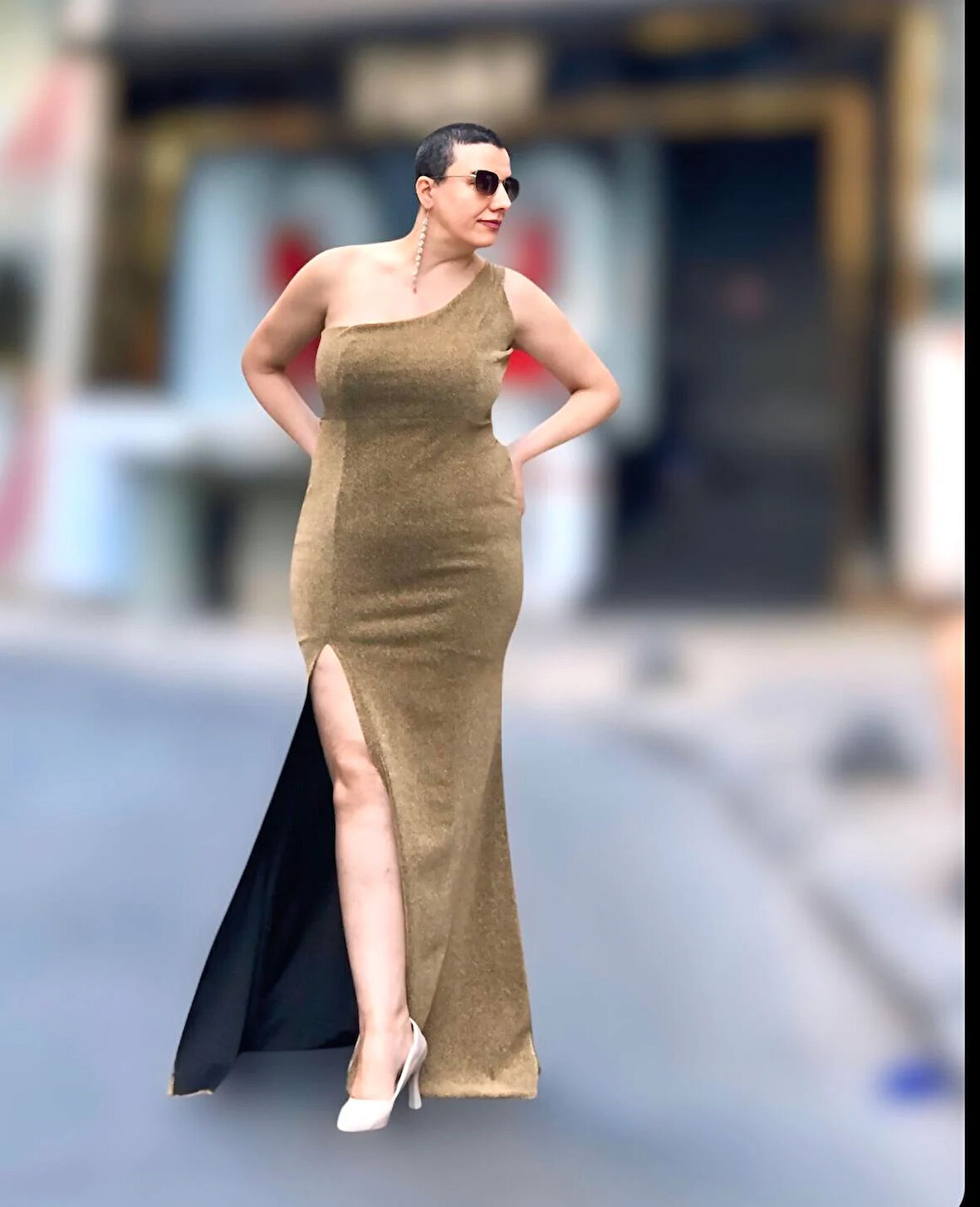 SİM GÖRÜNÜMLÜ TEK OMUZ ÖNDEN YIRTMAÇLI ABİYE