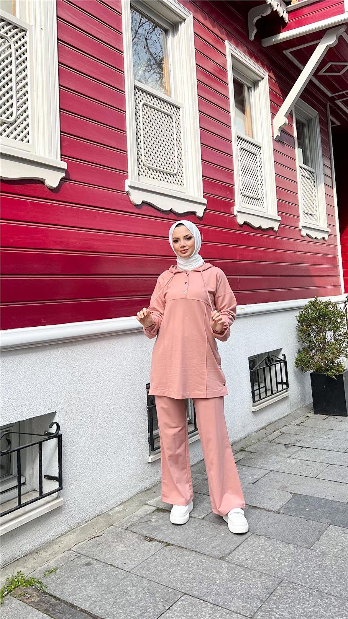 Kapşonlu Yanlardan Çıtçıtlı Kısa Sweat Pantolon İkili Tesettür Eşofman Takımı - 71172 - Pudra