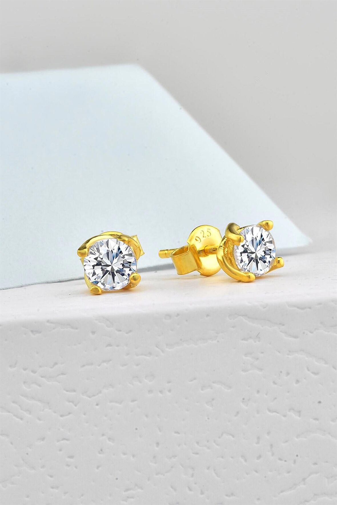 Gümüş  Zirkon Taşlı 5.0 mm Burma Tek Taş Pırlanta Montür Gold Küpe