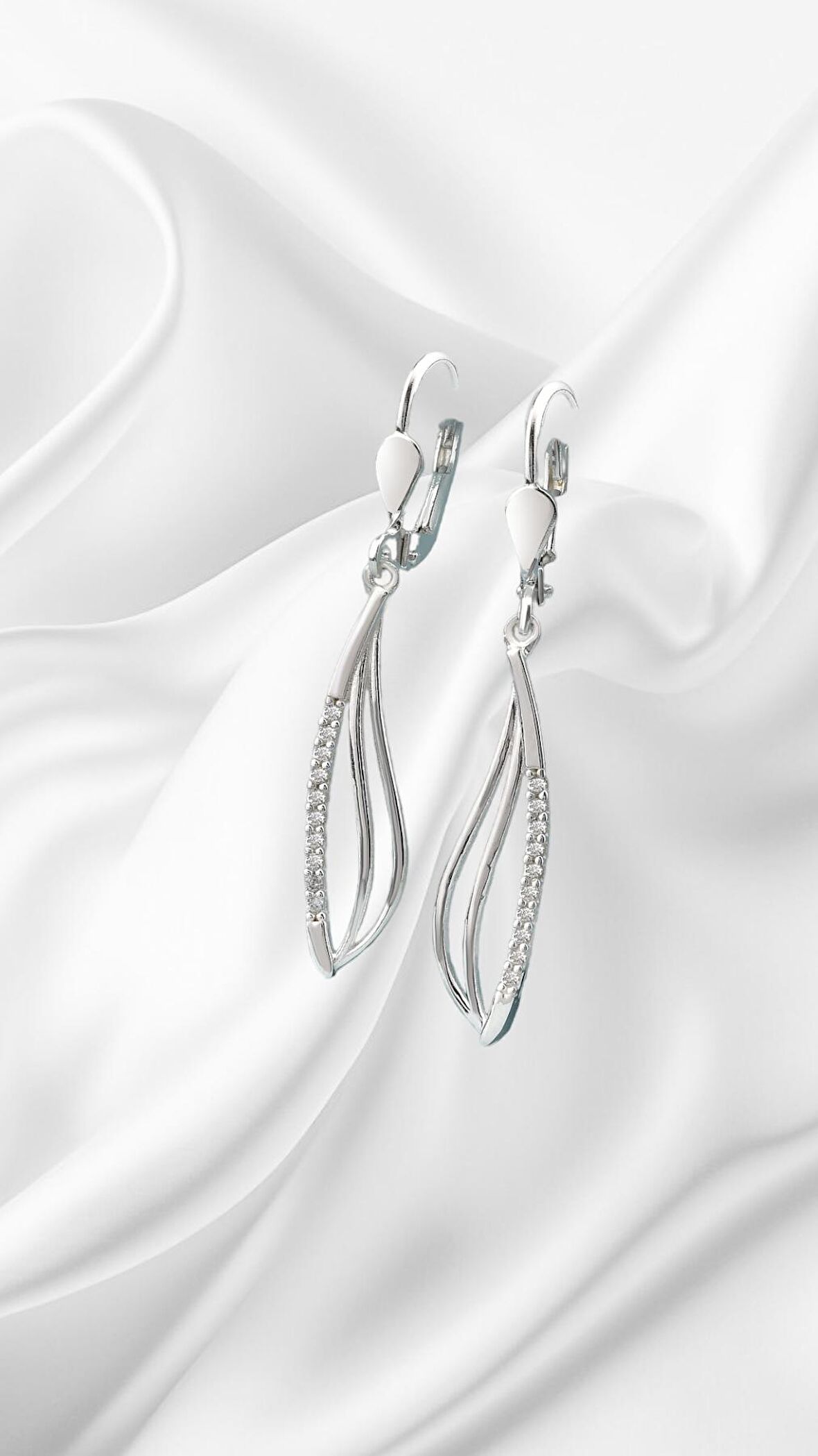 Gümüş  Yelken Model Zirkon Taşlı  Sallantılı Küpe
