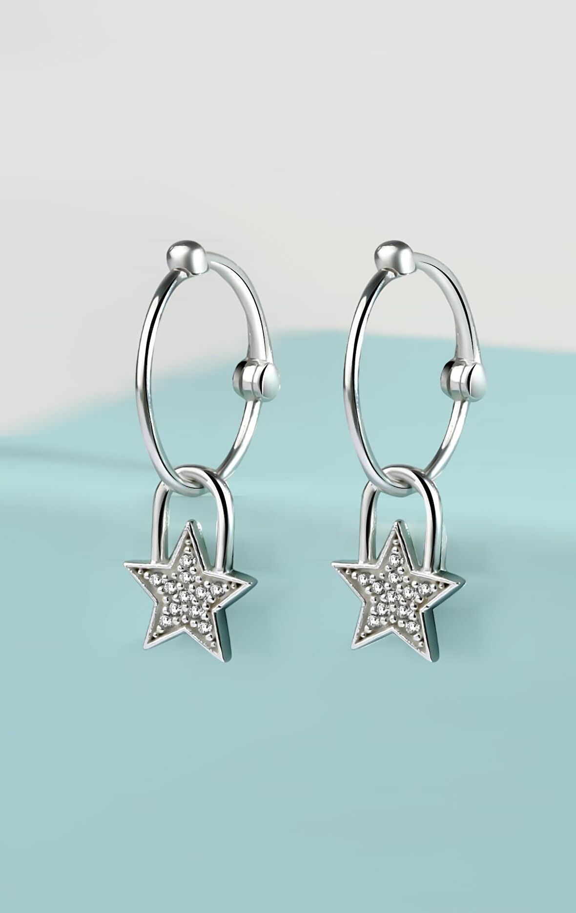 Gümüş 1.6 cm  Zirkon Taşlı Sallantılı Yıldız Model Zarif Küpe