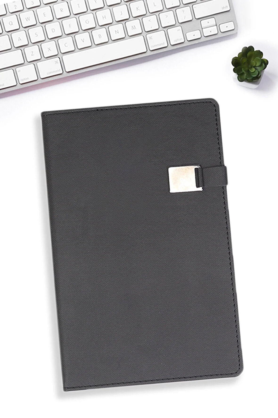 Mıknatıs Detaylı Siyah Defter