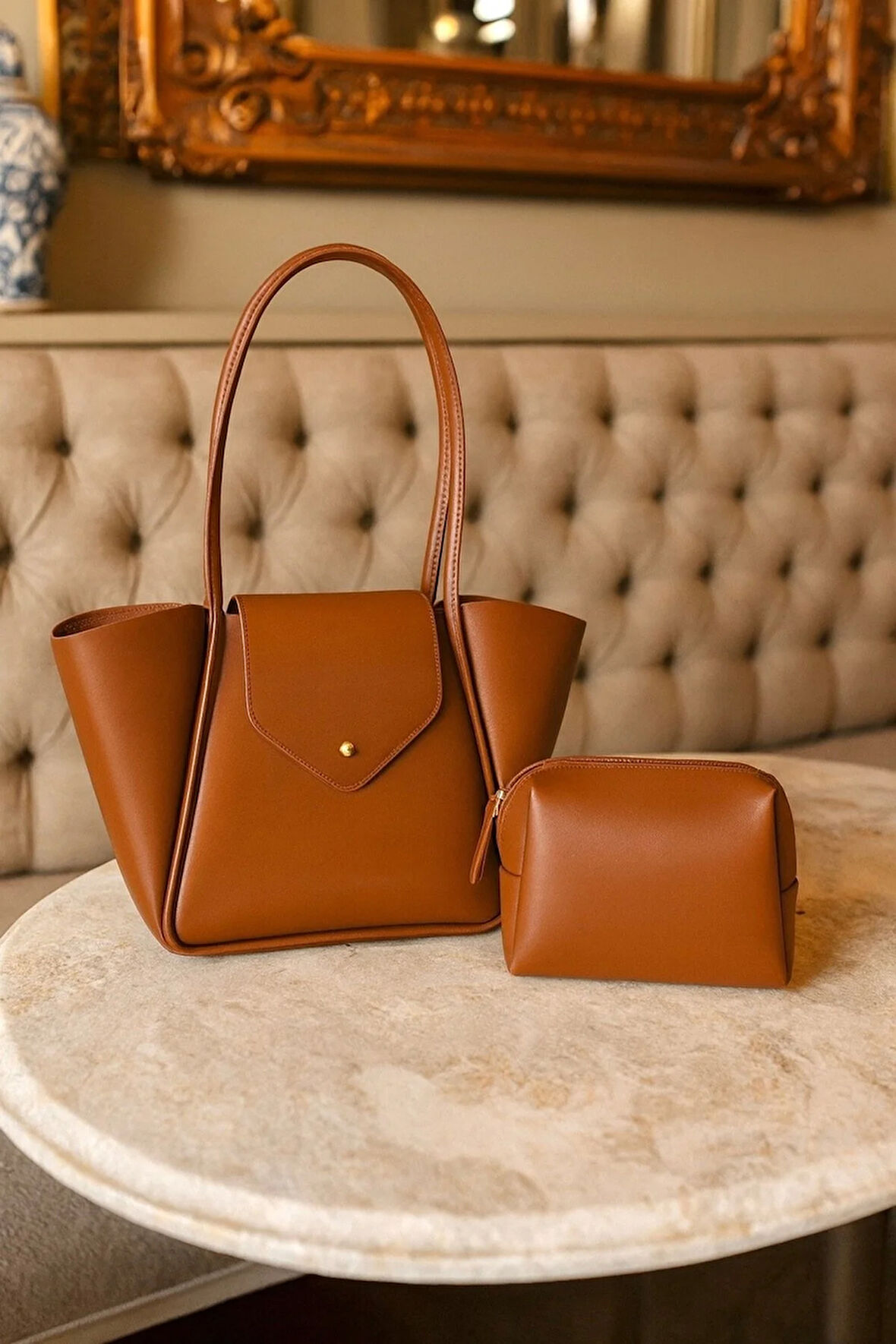 Lüks Kapak Detaylı Makyaj Çanta Hediyeli Omuz Çantası