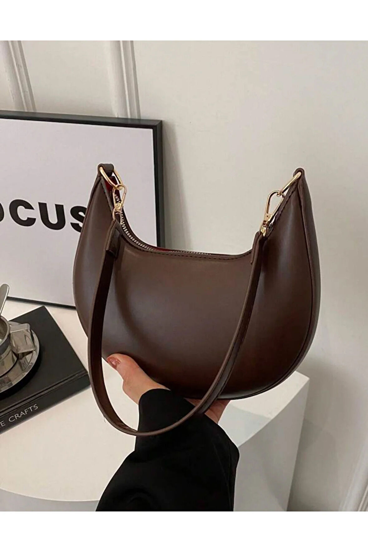 AY DİZAYNLI GÜNLÜK ŞIK TASARIMLI KADIN KOLTUK ALTI BAGET ÇANTA