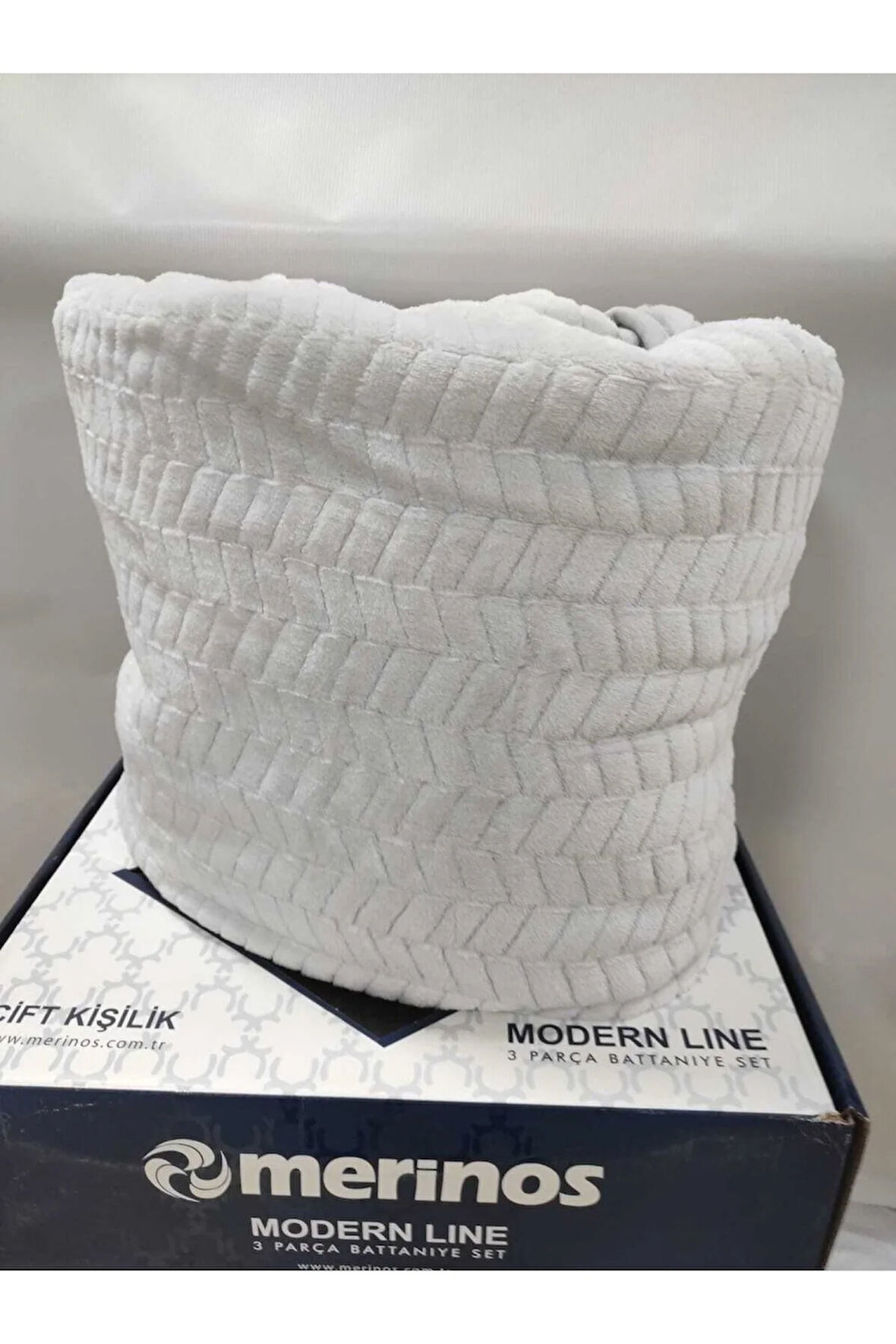 Merinos Modern Line Açık Gri 3 Parça Çift Kişilik Kutulu Battaniye Seti(1 Battaniye-2 Yastık Kılıfı)