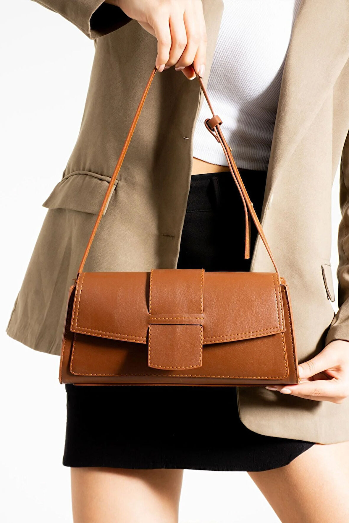 Şık tasarımlı klasik stil baget çapraz çanta