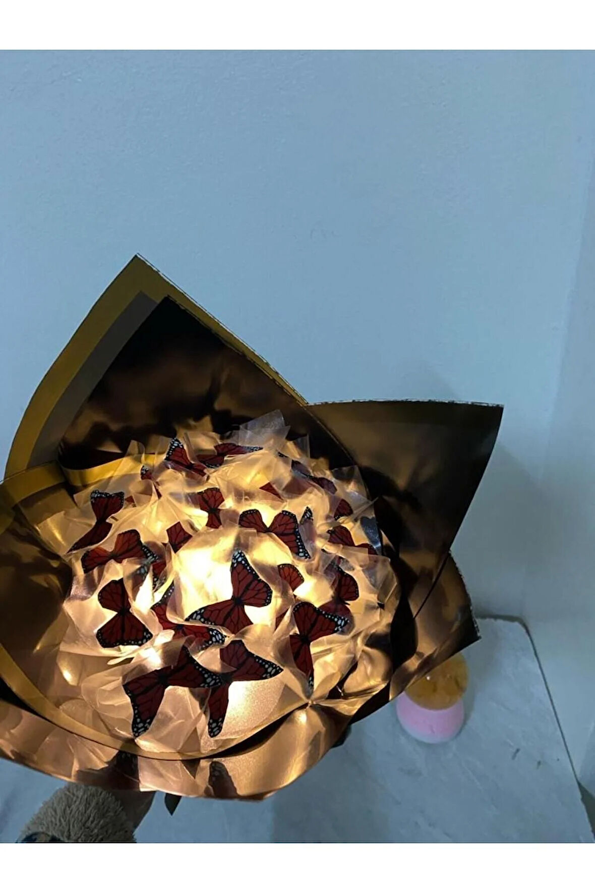 ışıklı kırmızı kelebek buketi