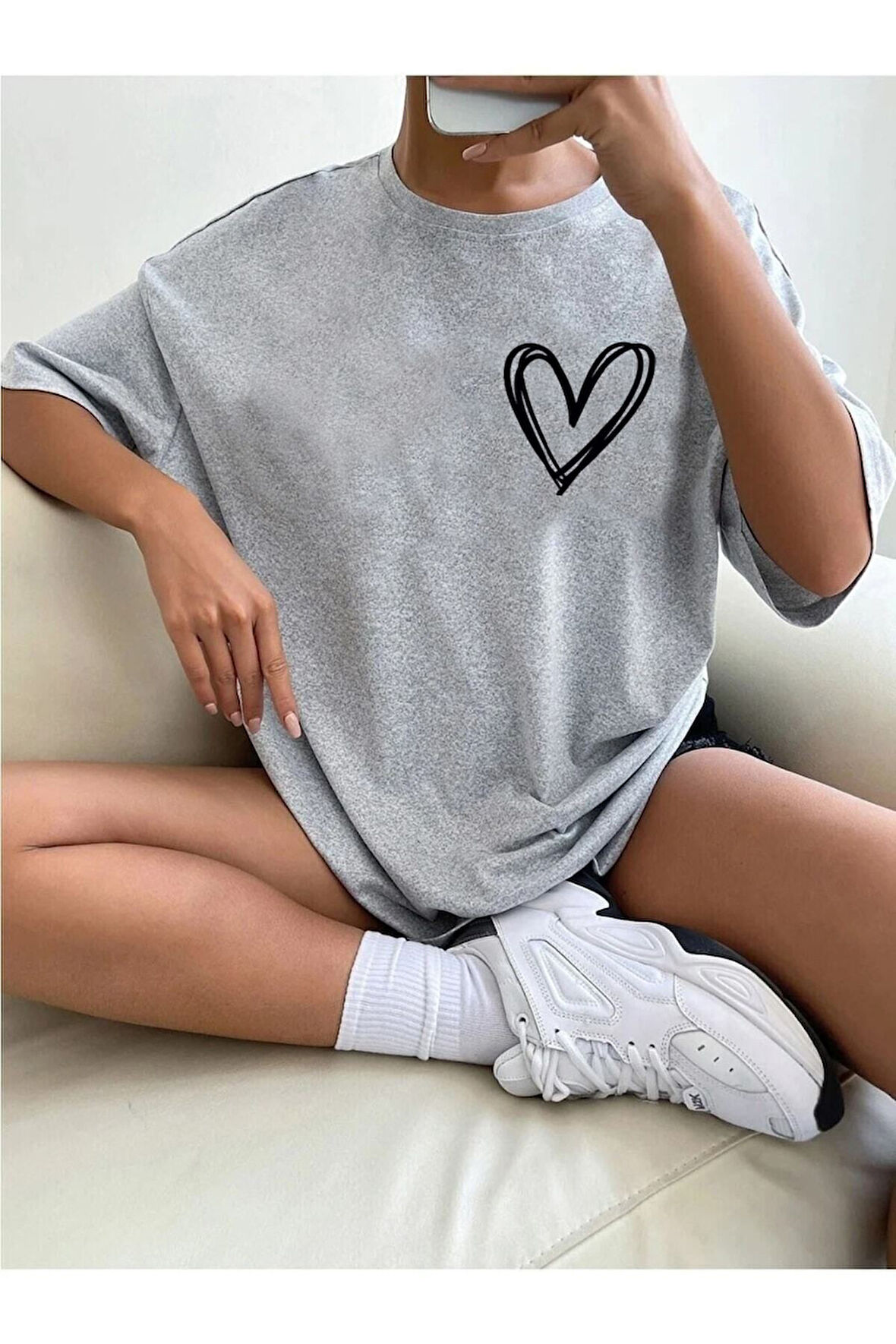 Minimal Kalp Baskılı Oversize Tshirt.
