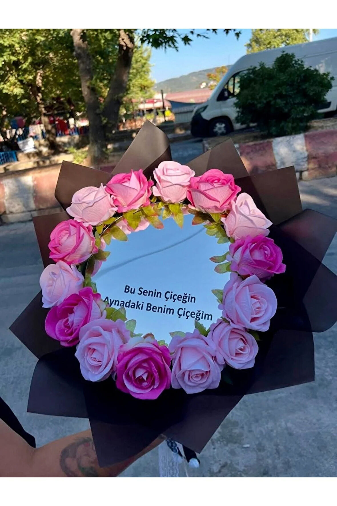 Aynalı Buket Bu senin çiçeğin Aynadaki Benim Çiçeğim Yazılı