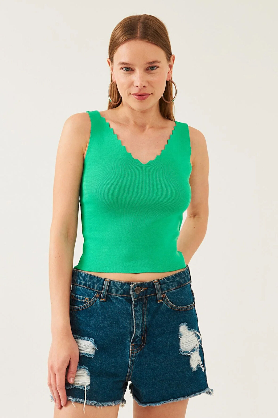 Kadın Yeşil Kolsuz Kalın Askılı Merdiven Yaka Yazlık Atlet Triko Bluz