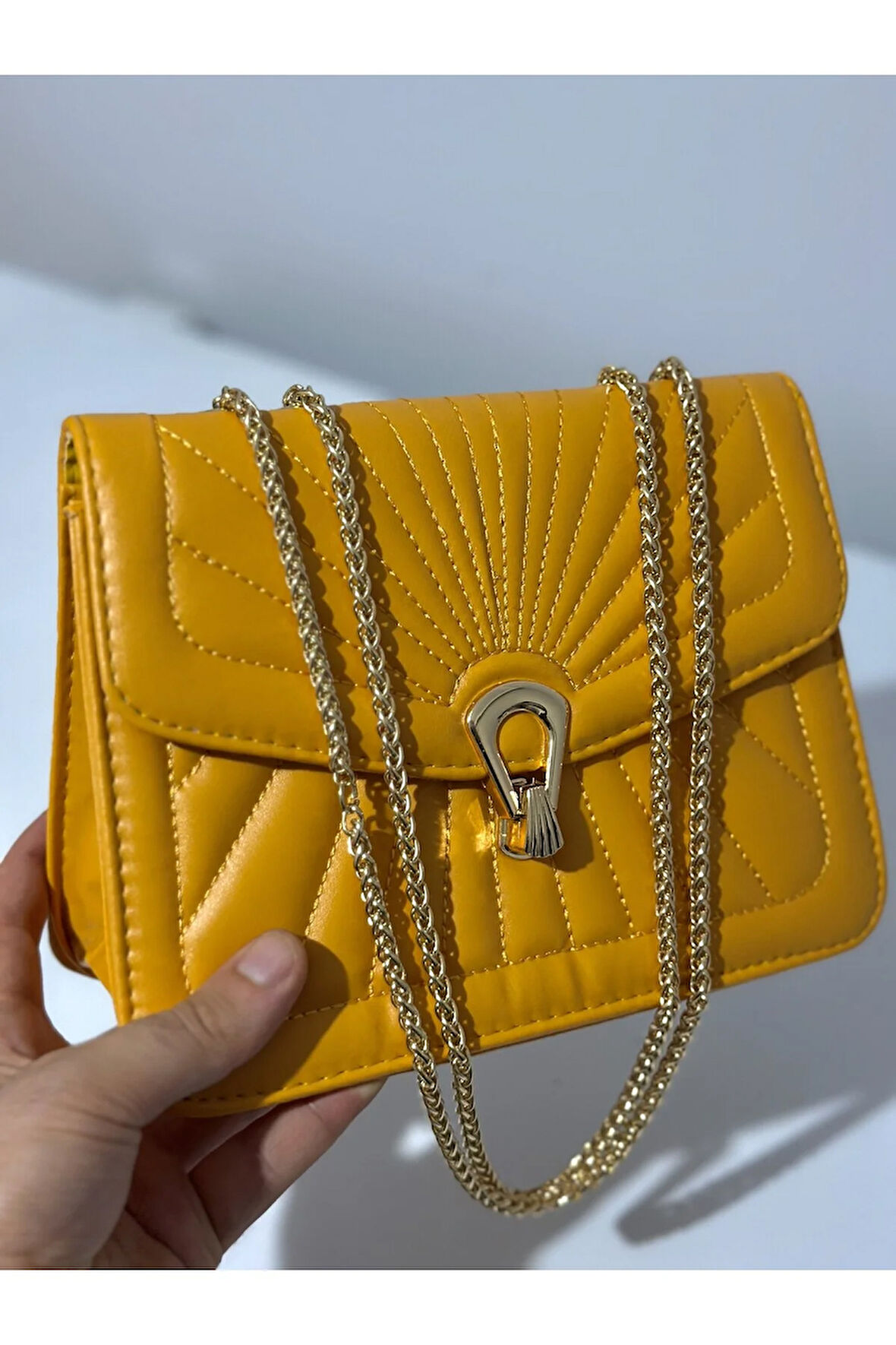 Tavuz nakış işlemeli 2 gözlü çapraz kilitli çanta