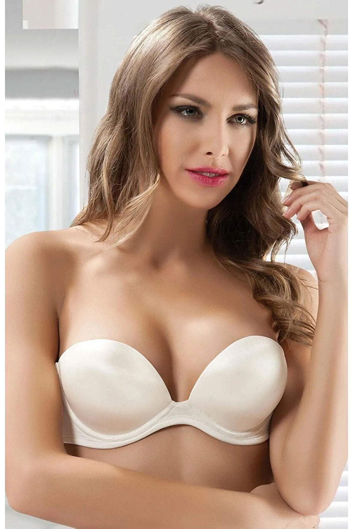 7036 Kadın Silikonlu Straplez Sihirli Sütyen 1 Adet